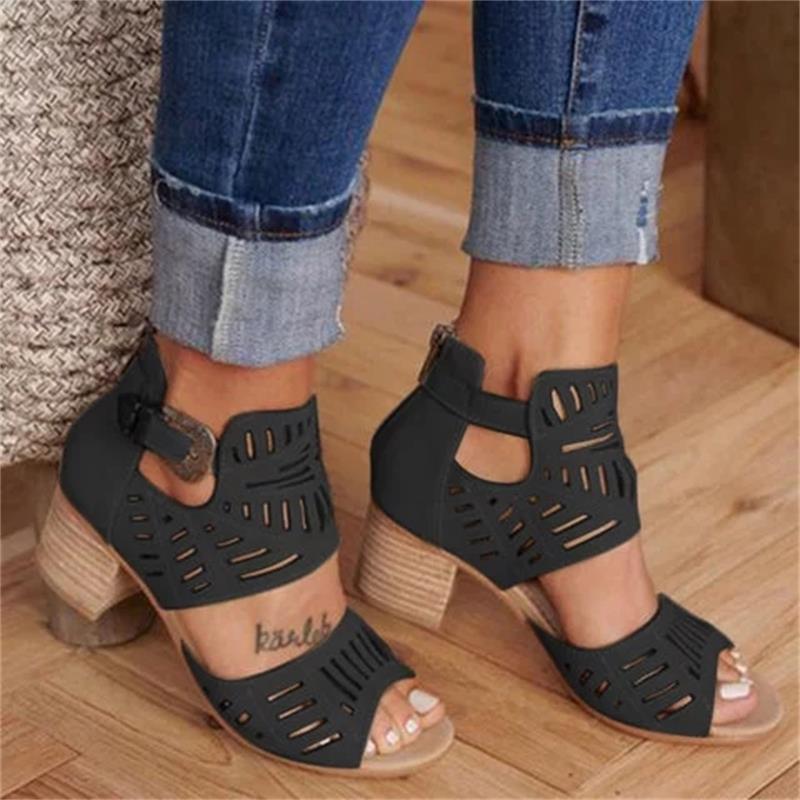 Stilrene slip-on støvler for kvinner med elegant høy hæl, ideelle til festbruk.