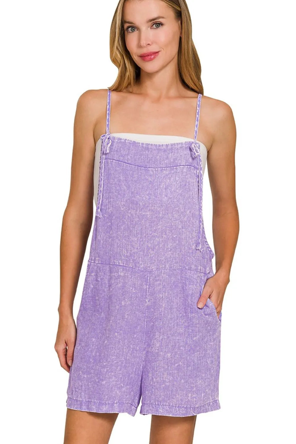 Dame sparkedrakt med fargerikt tie dye mønster. Komfortabel romper i avslappet passform, ideell for sommer og fritid.