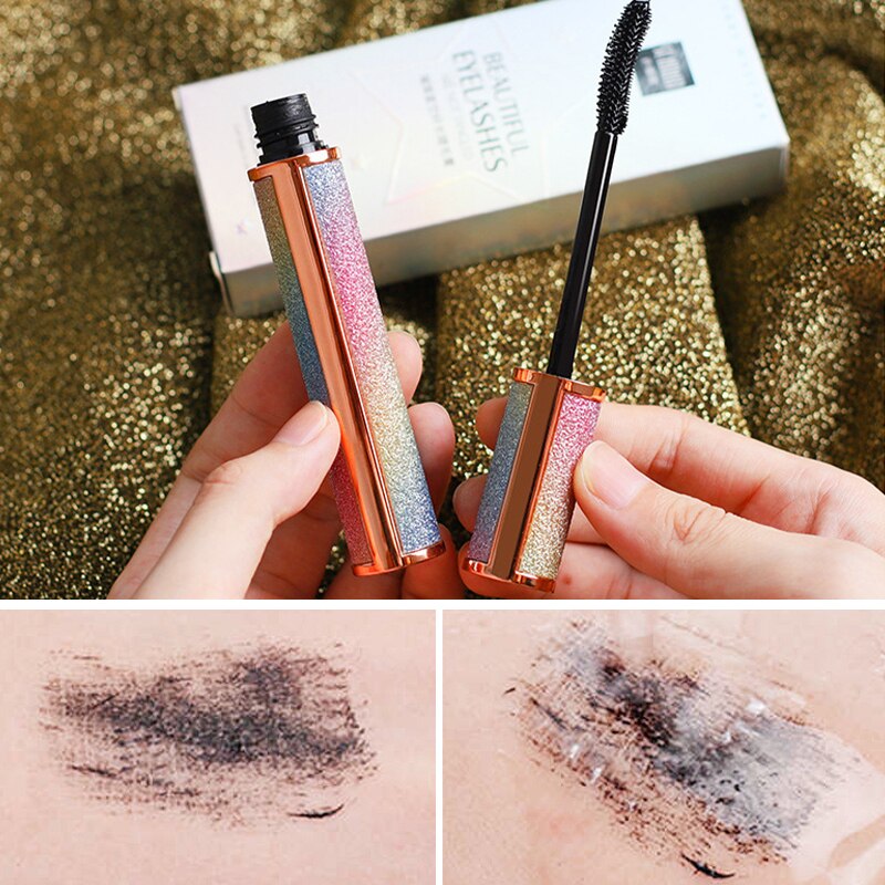 Resultat: Fyldige, lengre, løftede vipper uten klumper etter bruk av Dame Stjernehimmel mascara.