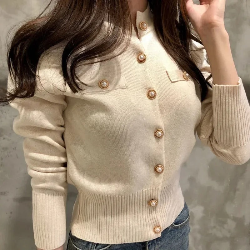 Hvit dame strikket cardigan, casual og elegant for ulike antrekk og motebevisste kvinner.