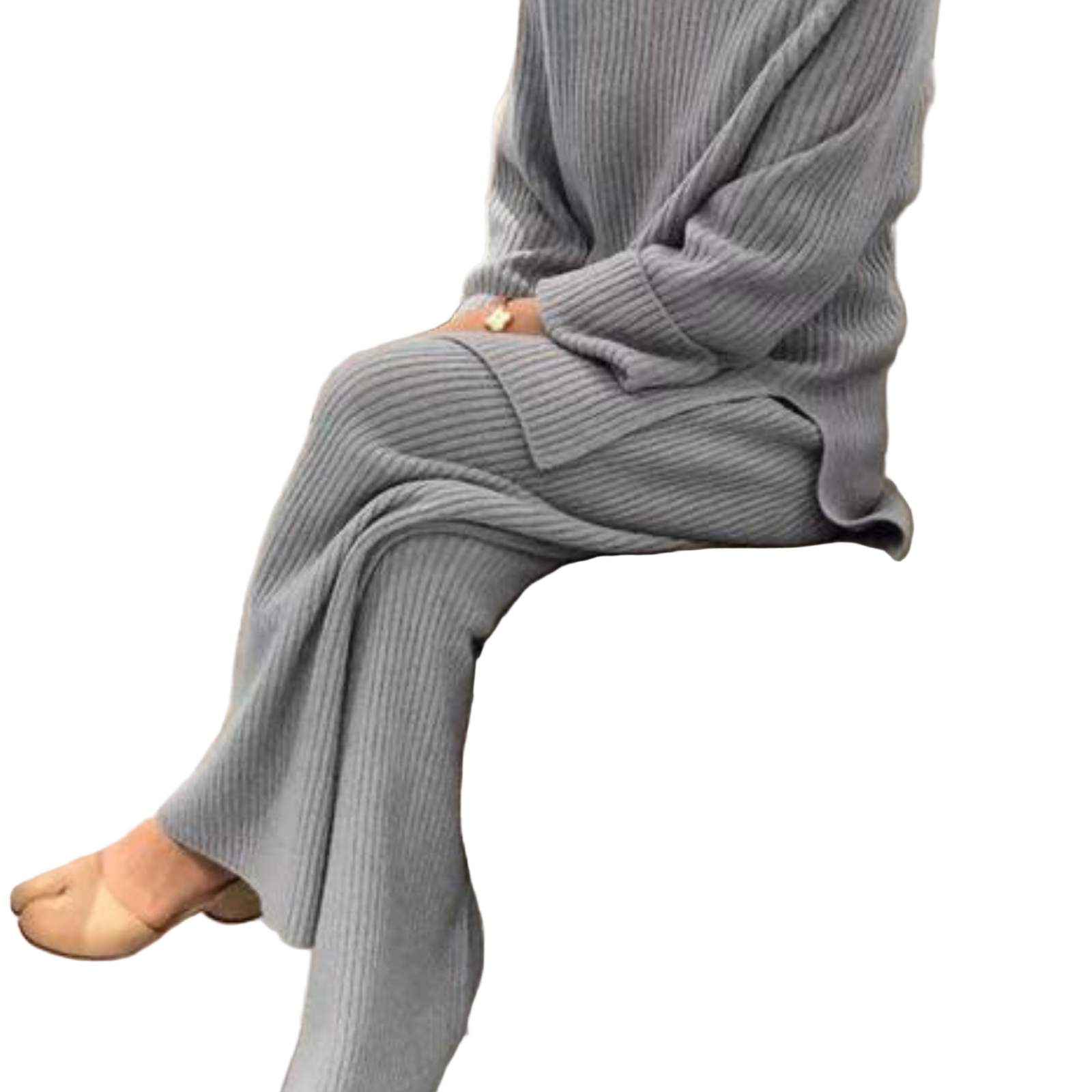Strikket genser og bukse sett for dame. Mykt og komfortabelt casual antrekk for fritid og avslapping.