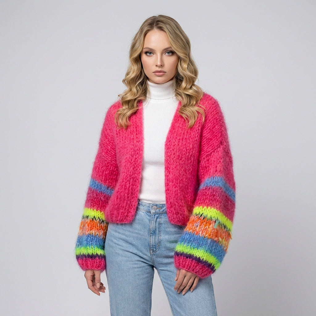 Dame stripet cardigan med åpen front i myk strikk. Komfortabel og trendy hverdagsoverdel for lag-på-lag stil.