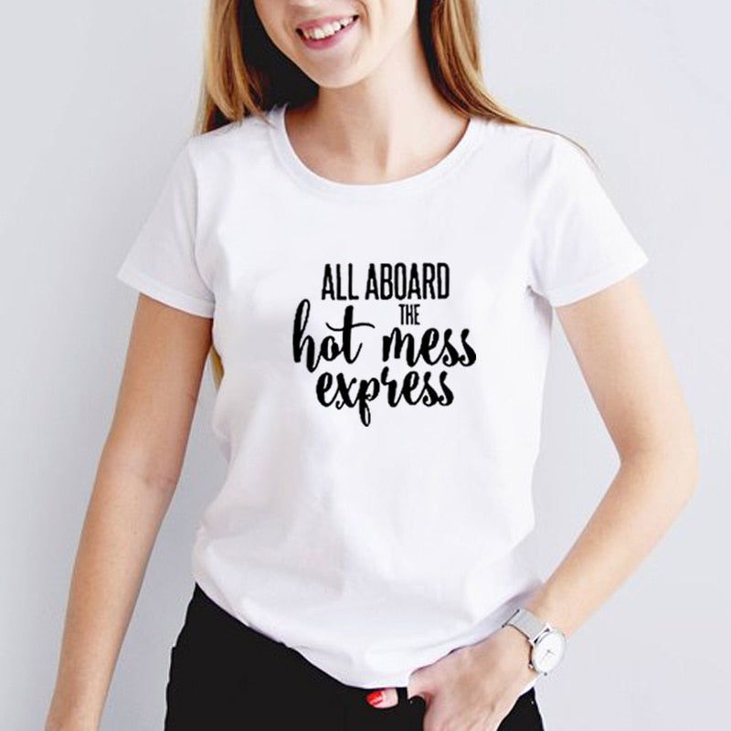 Casual dame t-skjorte 'Hot Mess Express'. Slim fit hverdagstopp med morsomt trykk, behagelig og trendy.