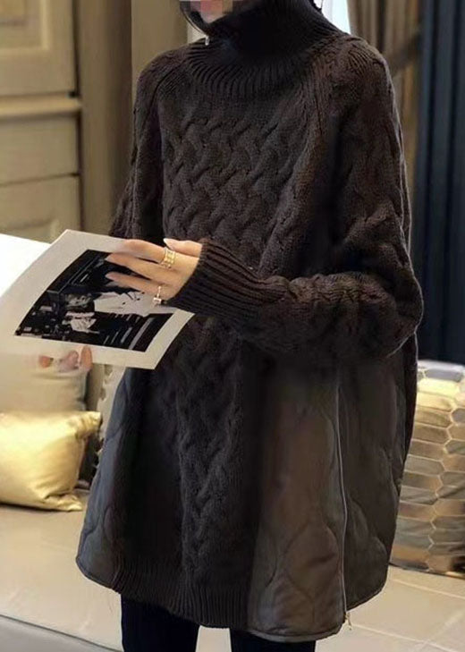Stilfull brun/svart dame turtleneck genser med trendy patchwork. Varm og komfortabel for høst/vinter.