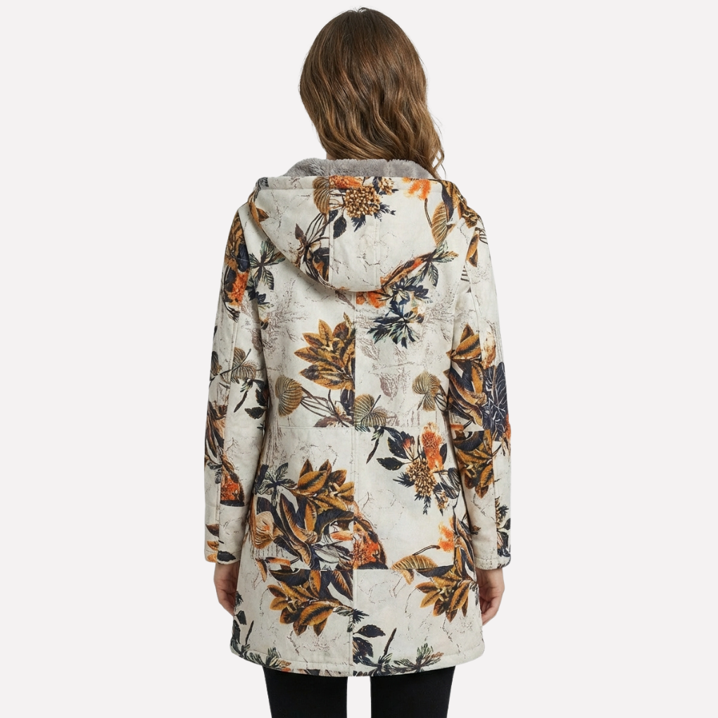 Plussize vårjakke til dame med hette, ideell for variert vær. Komfortabelt og fargerikt yttertøy.