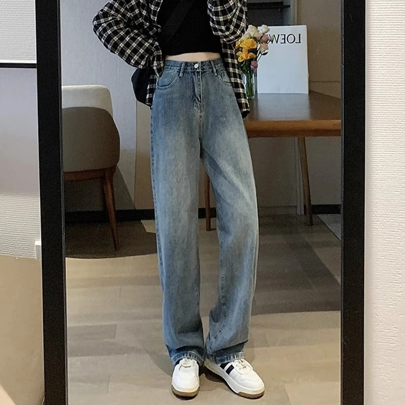 Klassiske dame vintage jeans med vide ben og høy midje. Tidløs denim mote.