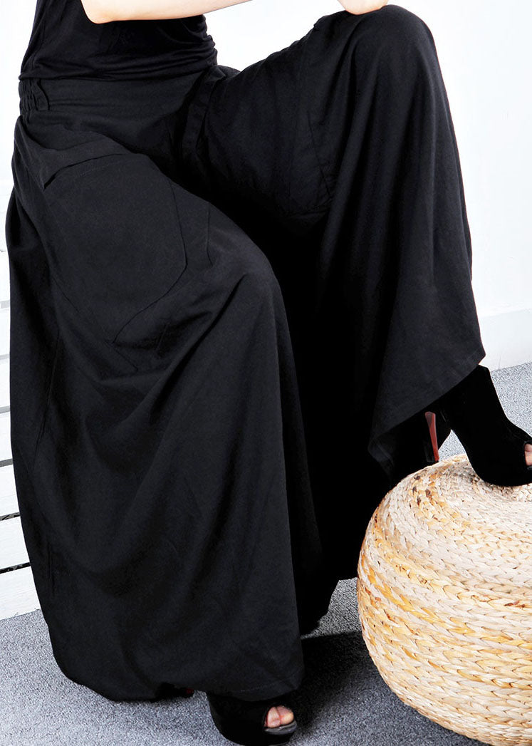Moderne dame vinterskjørt med asymmetrisk snitt og funksjonelle lommer, et allsidig plagg for alle anledninger.