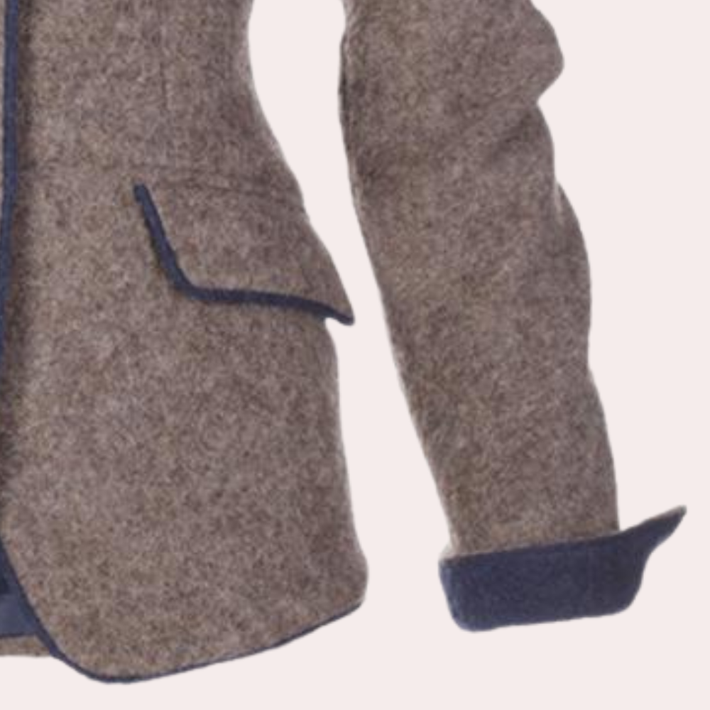 Elegant dameblazer med skreddersydd passform som hever antrekket for både jobb og fest.