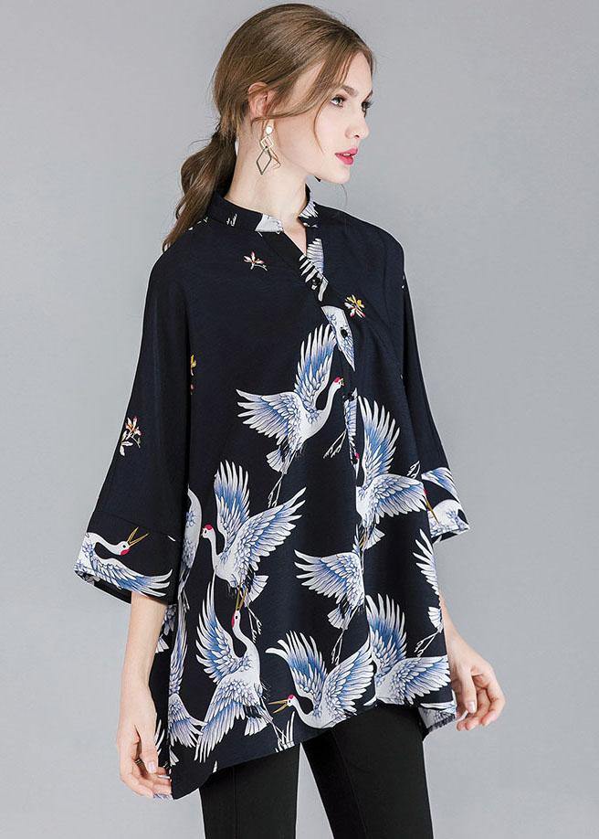 Elegant damebluse med asymmetrisk snitt og trekvart ermer. Allsidig og komfortabel skjorte for både hverdag og fest.