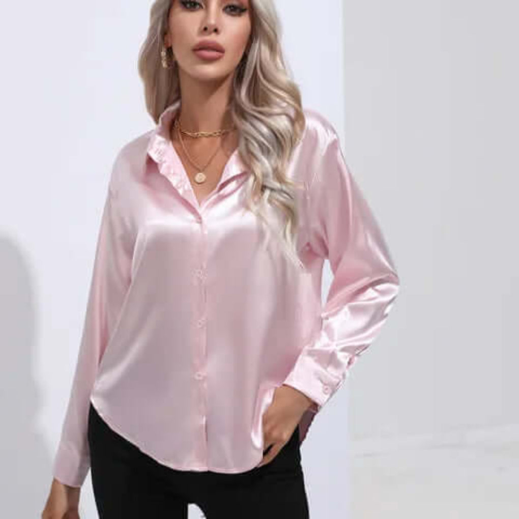Stilfull langermet damebluse med romslig passform. Ideell for en sofistikert, uformell stil.