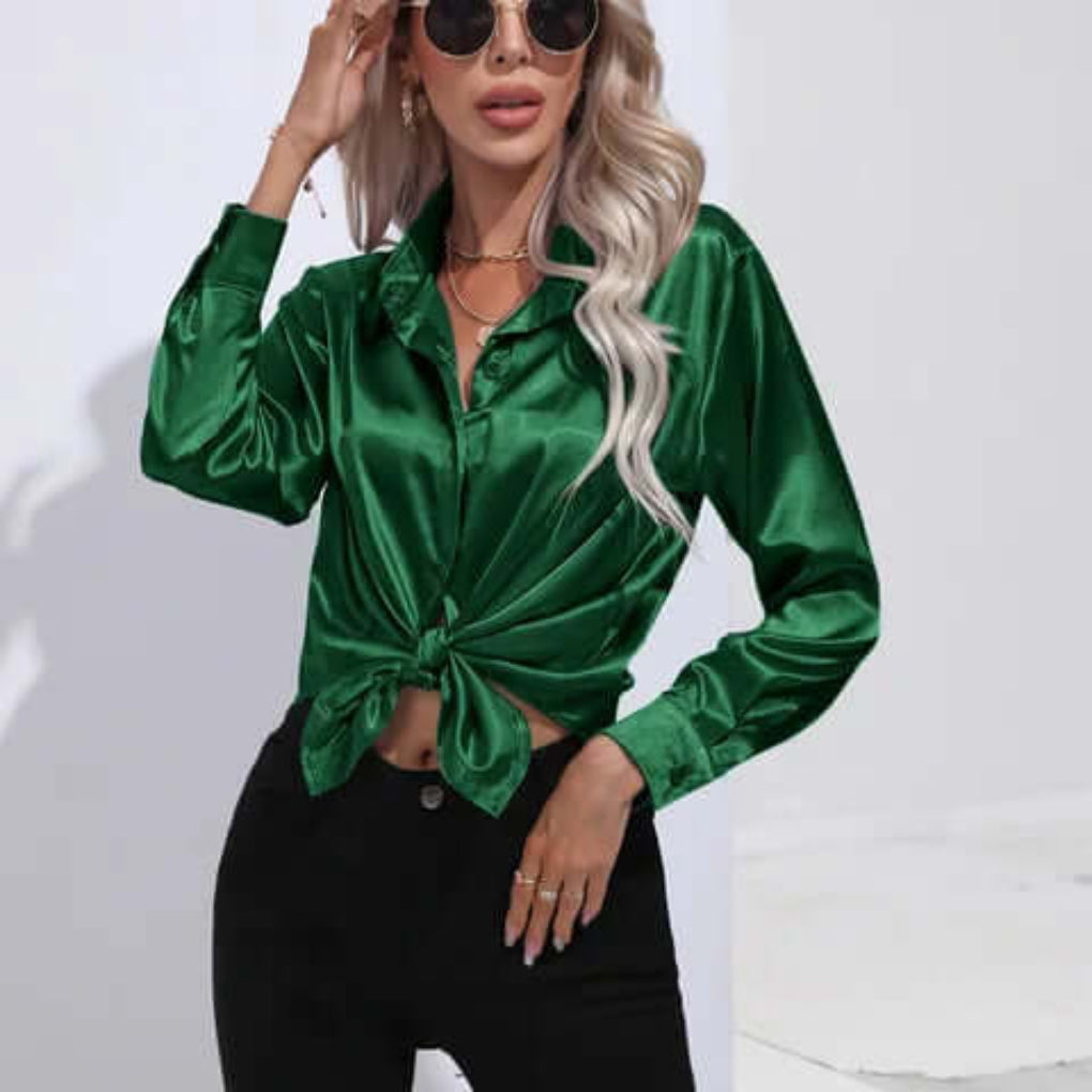 Stilfull og komfortabel løs passform bluse med lange ermer. Ideell for et elegant utseende.