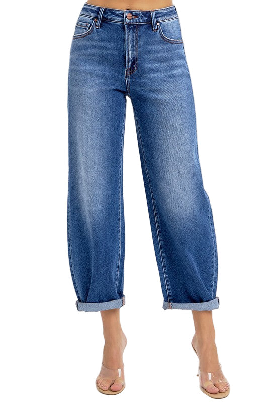 Damejeans med høy midje, kort lengde, lett utsvingte ben og medium vask. Stilige og komfortable for vår/sommer.