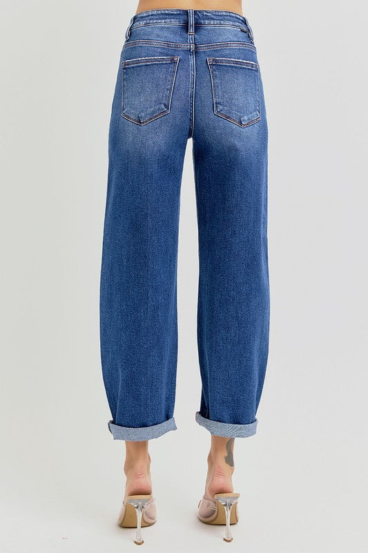 Trendy damejeans: Cropped, høy midje med lett utsvingt ben i medium vask. Mote for vår og sommer.