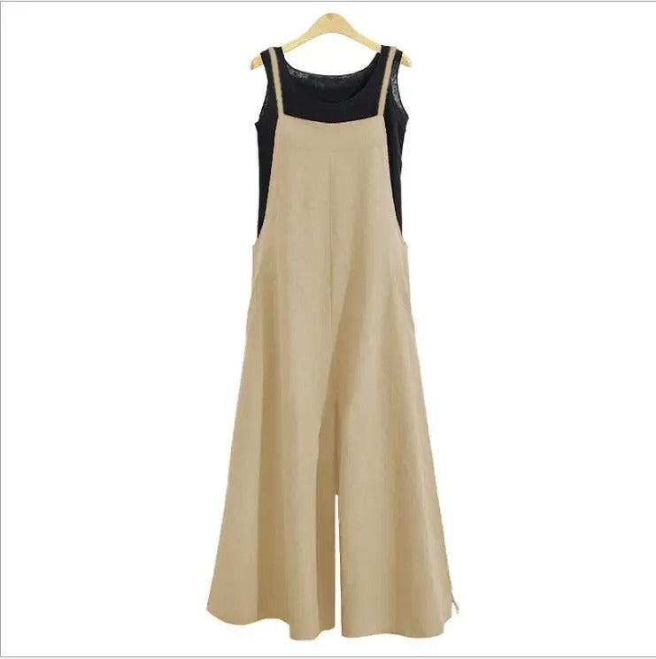 Kvinnejumpsuit i løs passform. Ermeløs med vide ben, perfekt som sommerklær og overall.