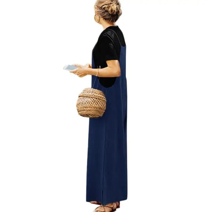 Luftig ermeløs jumpsuit med vide, flytende ben. En komfortabel og moteriktig sommeroverall.