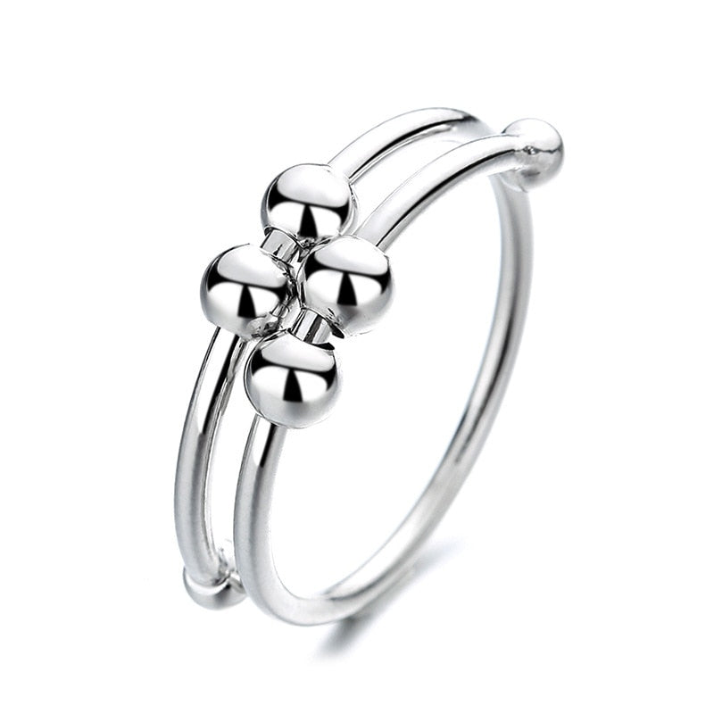 Damen Anti-Angst Fidget Ring mit drehbaren Perlen aus glänzendem Metall, Nahaufnahme des drehbaren Teils.