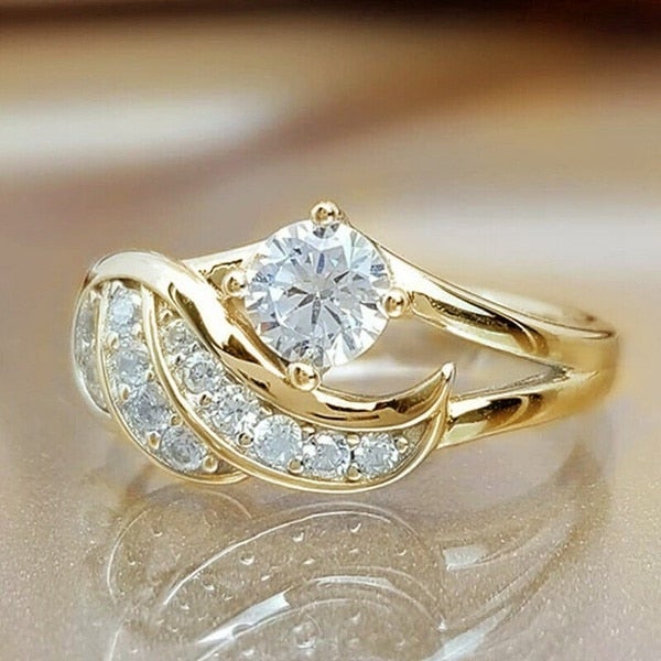 Elegant Gullring med Englevinge-design Zirkonia