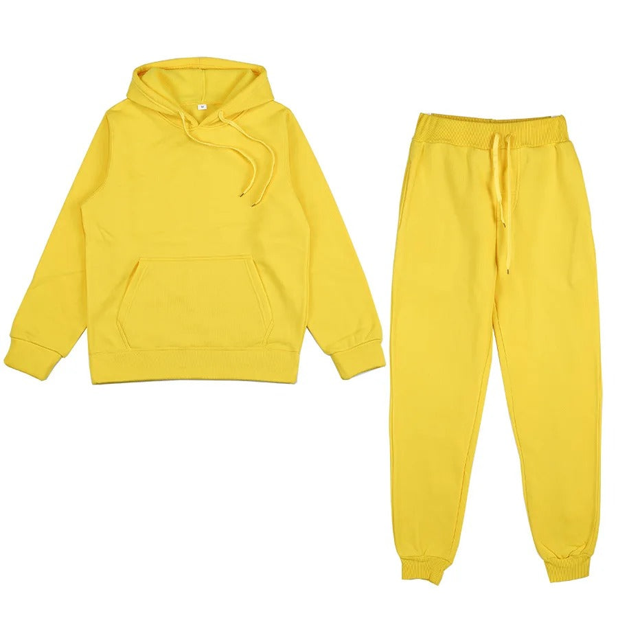 Detaillierte Ansicht des Kordelzugs am Hoodie des Damen Trainingsanzugs