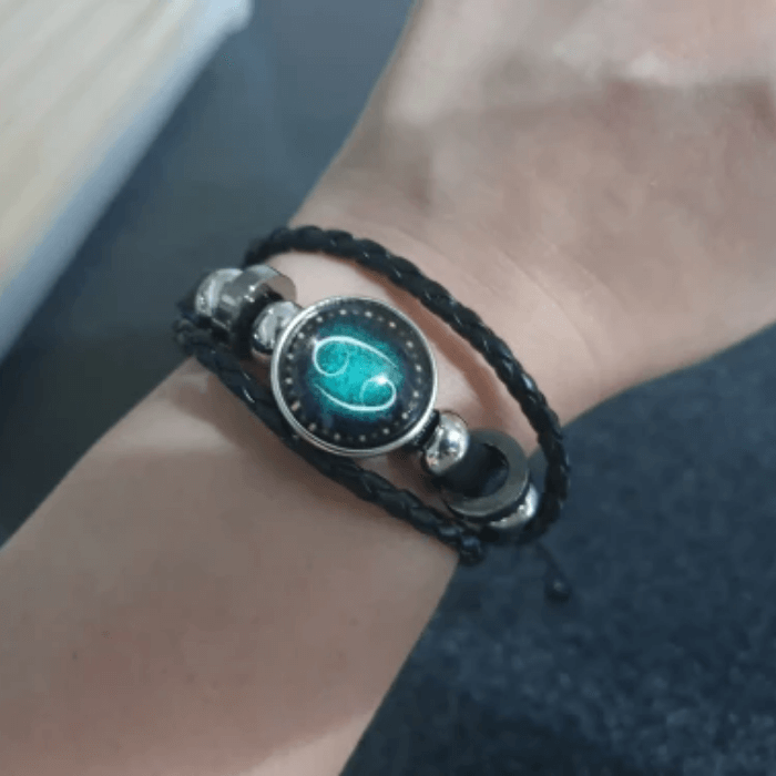 Elegant dame armbånd i skinn med delikat stjernetegn anheng i roségull, mykt skinn
