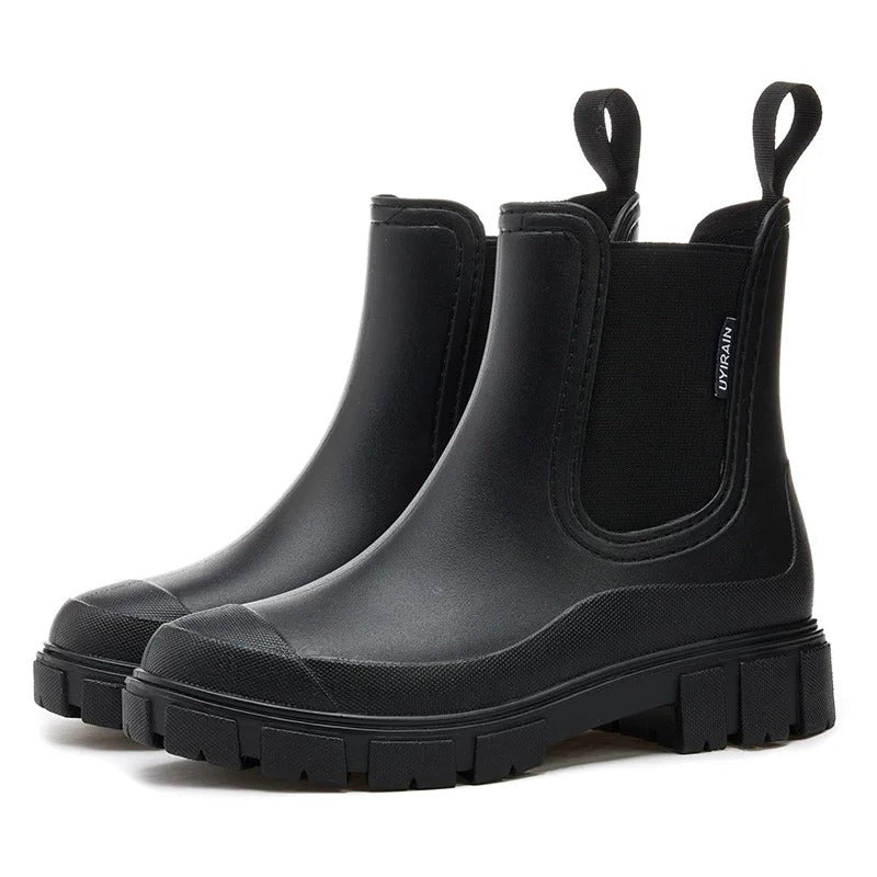 Damen wasserdichte Chelsea-Regenstiefel, schwarz, knöchelhoch, mit seitlichen Gummizügen für einfachen Einstieg.