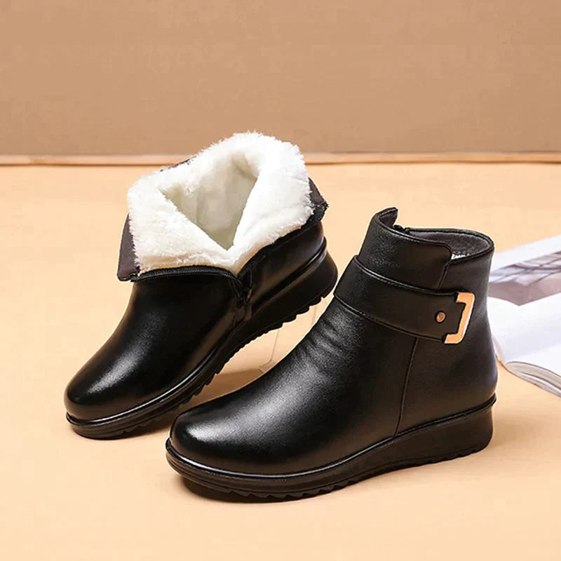 Trendy damestøvler med glidelås, varmt fôr og antiskli såle. Perfekt for vinteren, gir stil og varme.