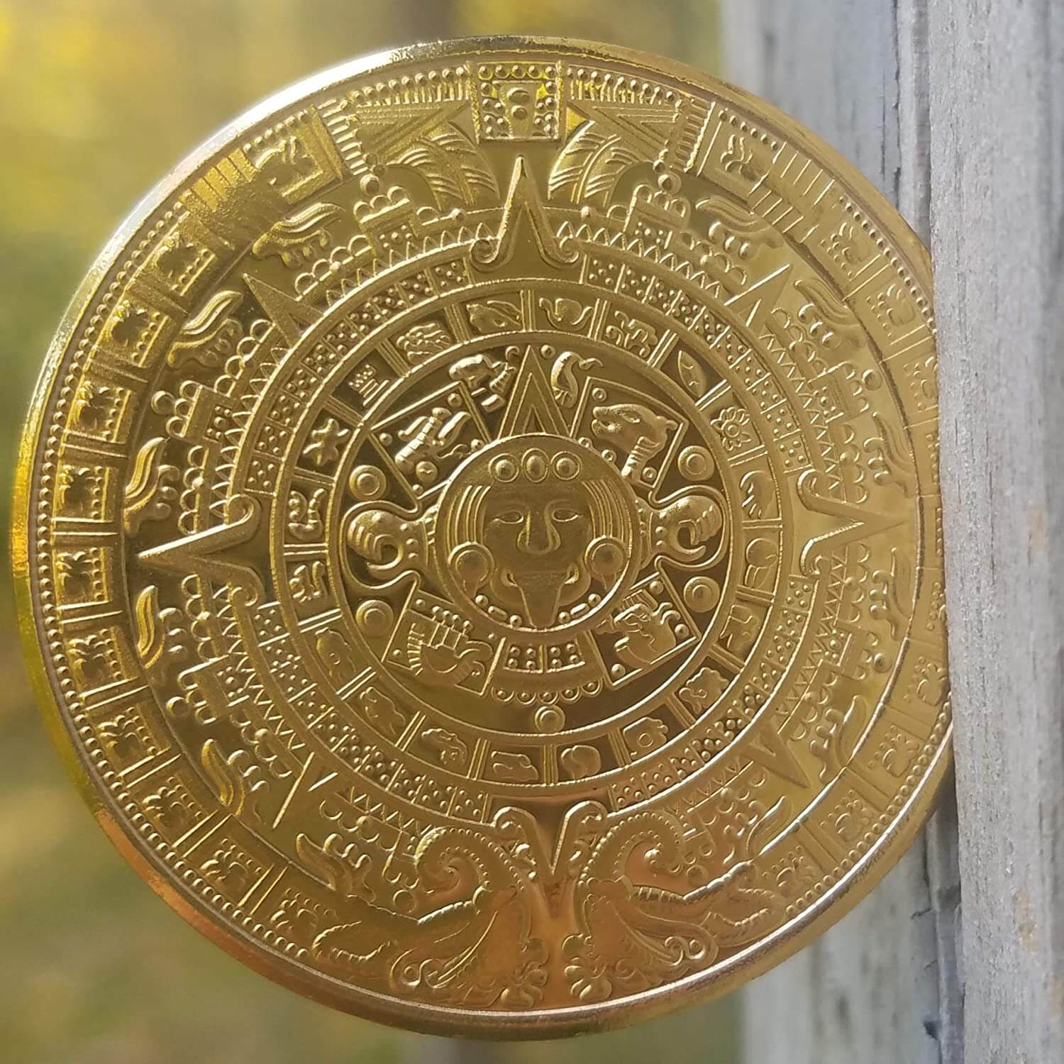 Elegant aztekisk kalendermedalje, et historisk ornament for moderne hjem.