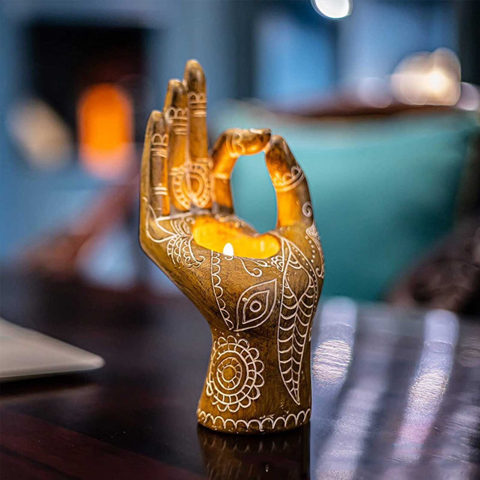 Lys opp rommet med denne spirituelle Buddha håndlysestaken. Skaper en avslappende atmosfære for meditasjon.