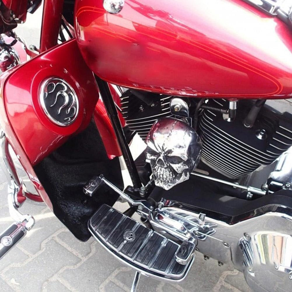 Nærbilde av hodeskalle horndeksel for motorsykkel, viser intrikate detaljer og robust konstruksjon for mc-entusiaster.