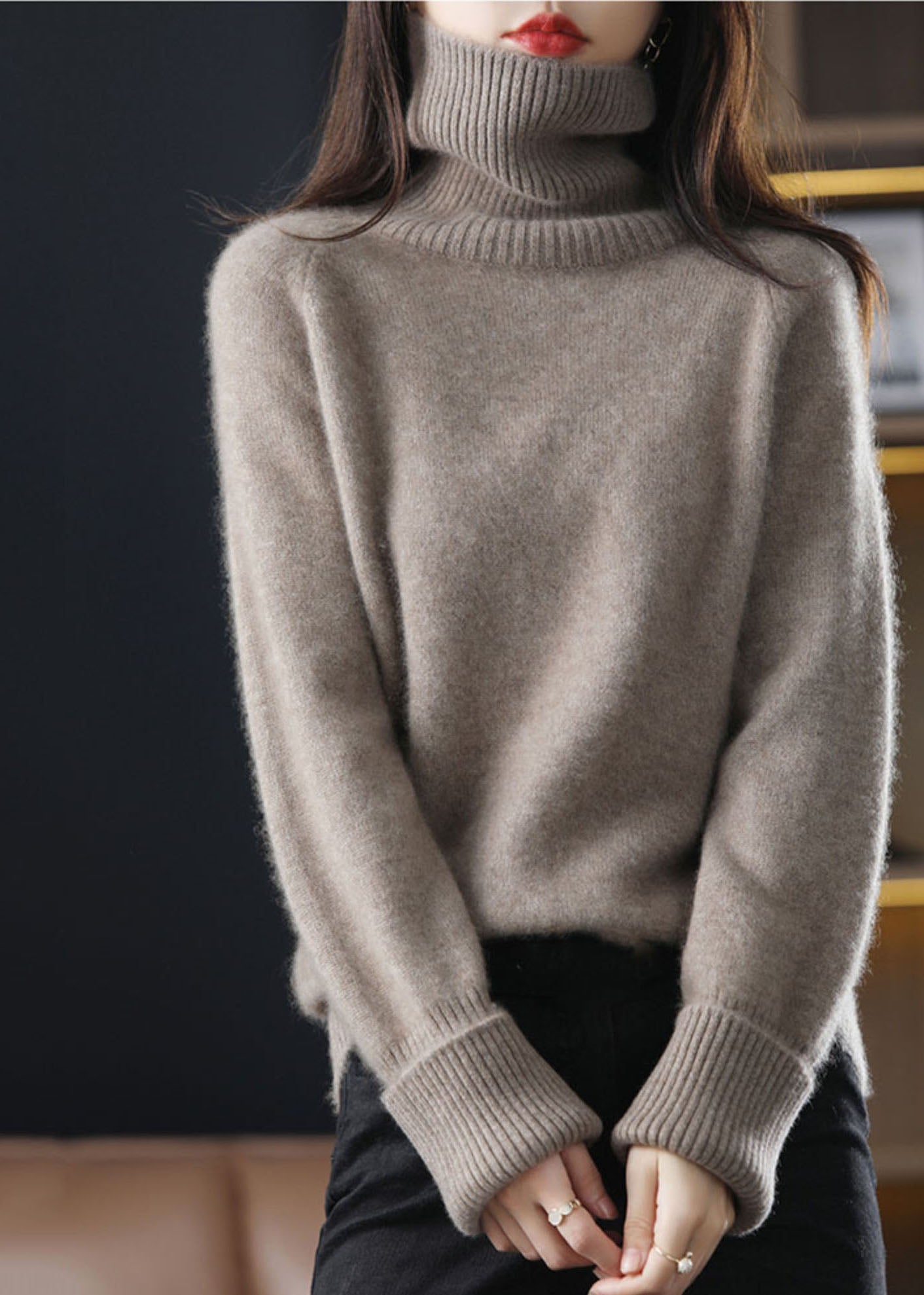 Eleganter Damen-Winterpullover mit Rollkragen – ein kuscheliges Must-have für die Freizeit.