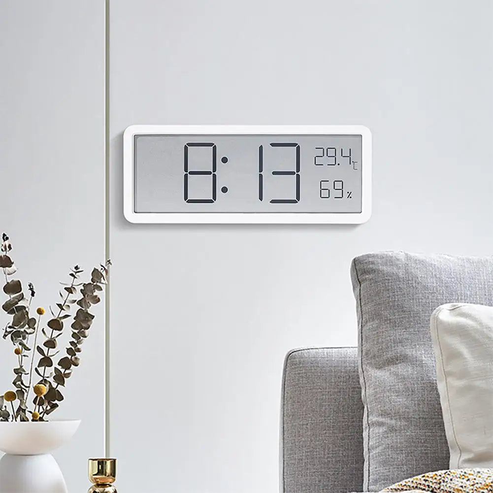 Smart digital LED klokke med sanntids temperatur og fuktighet, flott for moderne interiør og smarte hjem.