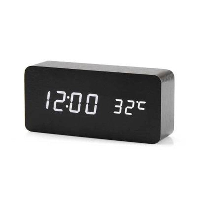 Kompakt digital vekkerklokke med talekontroll og LED-skjerm. Moderne og plassbesparende.