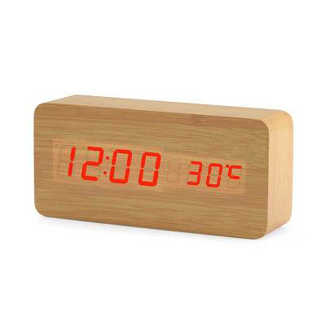 LED-vekkerklokke med talekontroll. Tydelig tidsvisning, USB-lading, perfekt for soverommet.