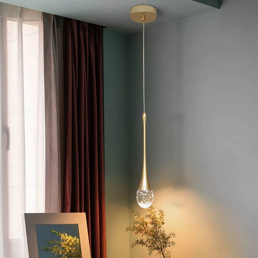 Moderne svart dråpeformet taklampe. Stilfull belysning for stue, justerbar høyde for perfekt glød.