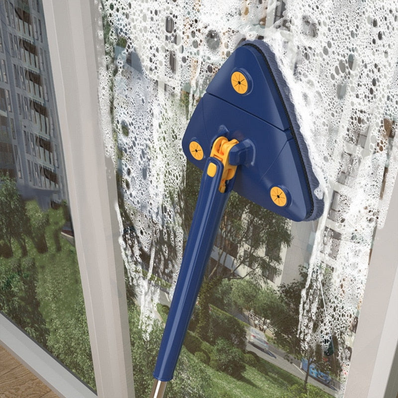 Oversiktsbilde av den innovative trekantmoppen med roterende hode og solid teleskopskaft.