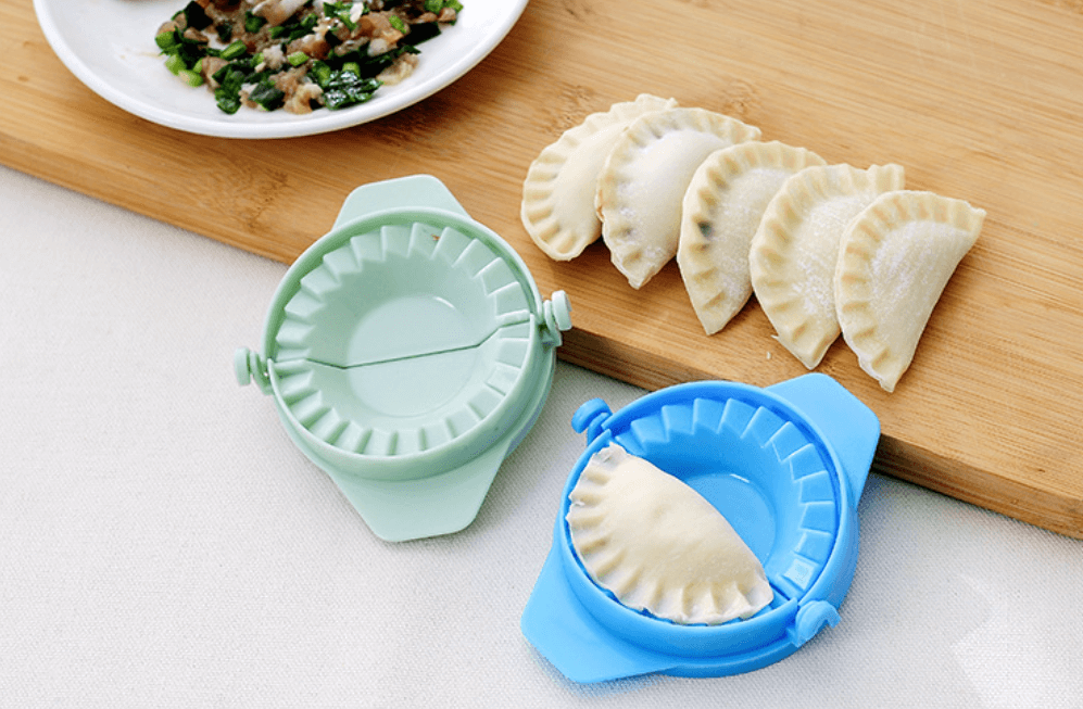 Rustfritt stål dumplingformer i forskjellige størrelser. Ideell for variert matlaging og baking av deigprodukter.