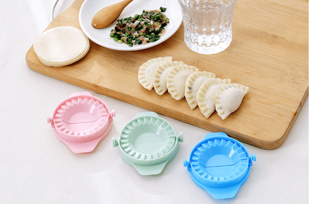 Multifunksjonell dumplingform i rustfritt stål. Perfekt for dumplings, ravioli, empanadas og andre deigretter.
