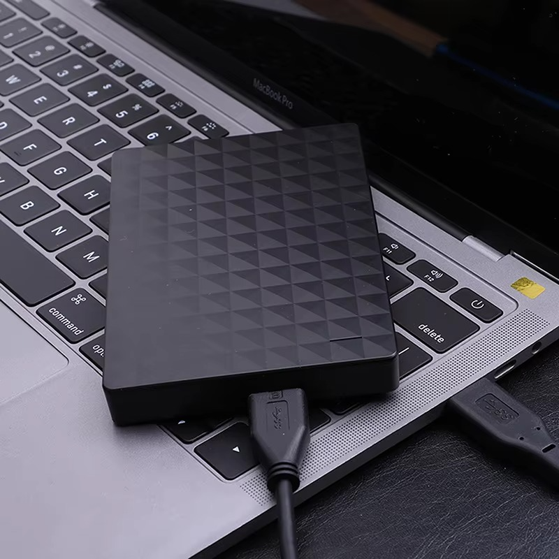 Ekstern harddisk 8TB med lynrask USB3.0-tilkobling, ideell for rask datalagring og sikkerhetskopi.