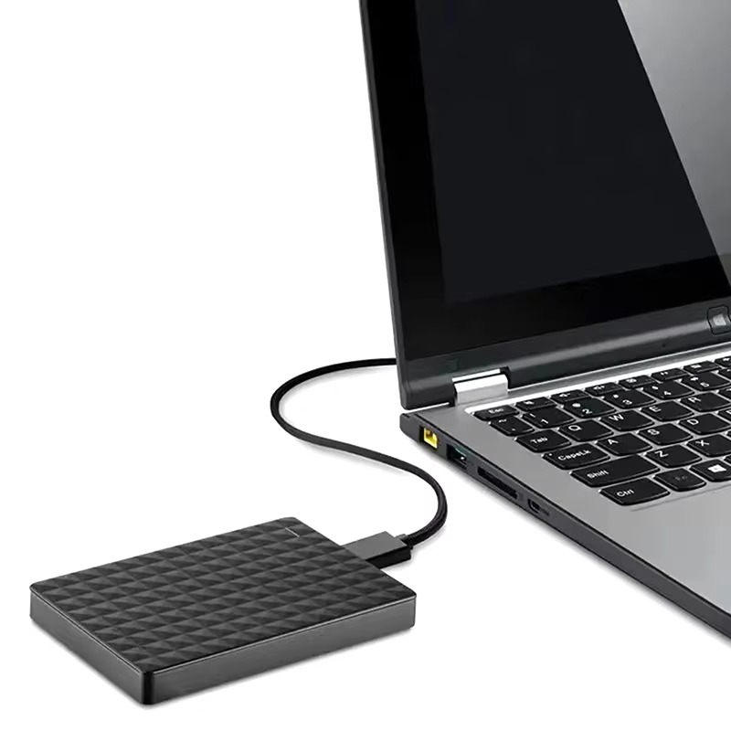Sikkerhetskopier data med denne 8TB eksterne harddisken. Bærbar lagring for alle dine viktige filer.