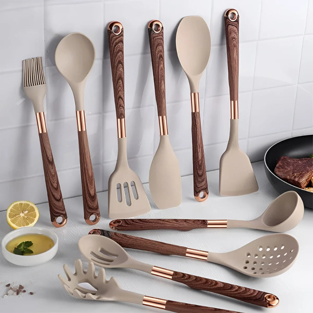 Organiserte luksus silikon kjøkkenredskaper. 10-dels varmebestandig og non-stick sett for moderne kjøkken.