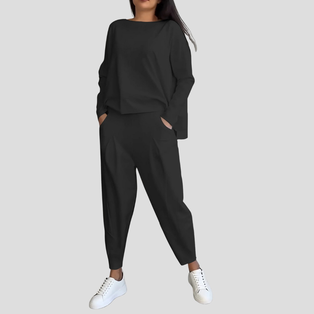 Elegant 2-delt damesett for kvinner. Komfortabelt og allsidig fritidssett med trendy topp og bukse.