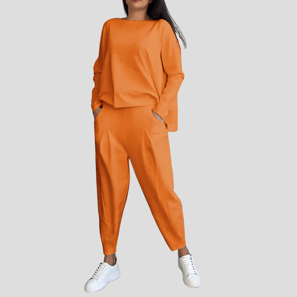 Elegant 2-delt damesett stylet for en sofistikert look. Mote for kvinner som verdsetter stil og komfort.