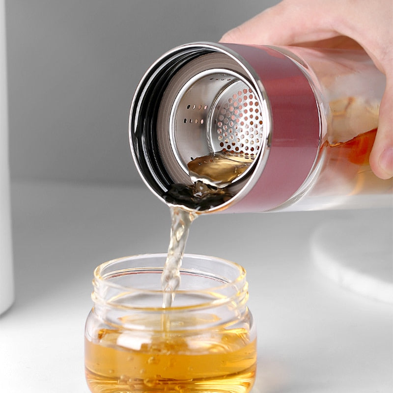 Universal teflaske med dobbel vegg og infuser for løs te, ideell reiseflaske for varm drikke.