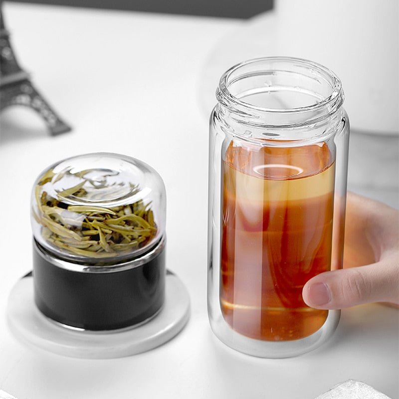 Miljøvennlig tebrygging med borosilikatglass teinfuserflaske, dobbel vegg holder drikken varm.