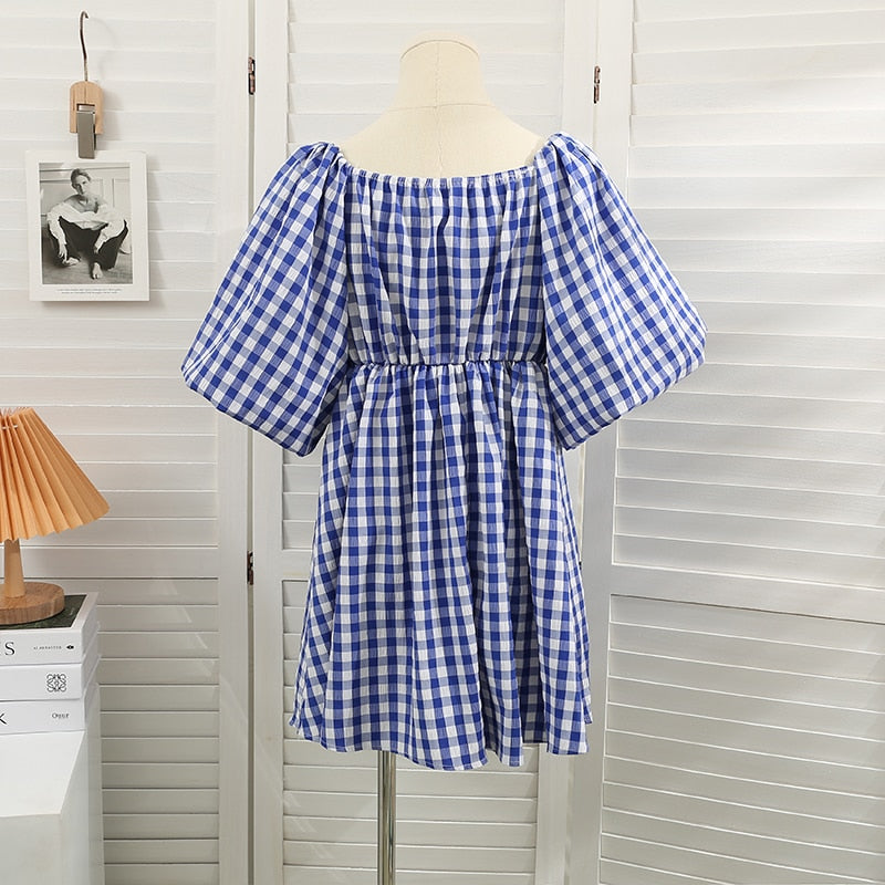Trendy A-linje sommerkjole med firkantet krage for kvinner. Puffermer og elegant knelang design.
