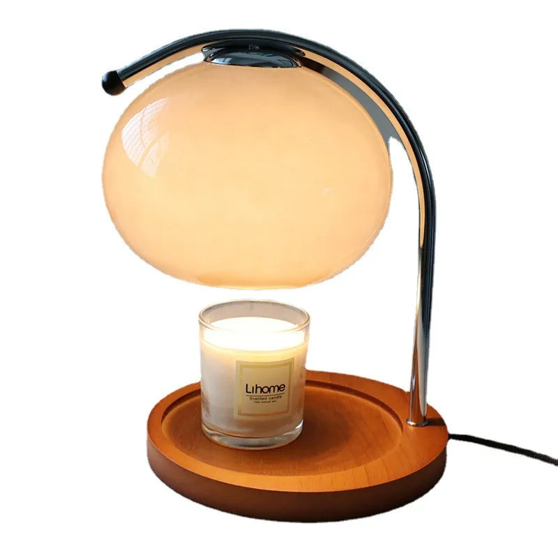 Avslappende duftlampe som skaper koselig stemning. Moderne bordlampe med justerbart lys for velvære.