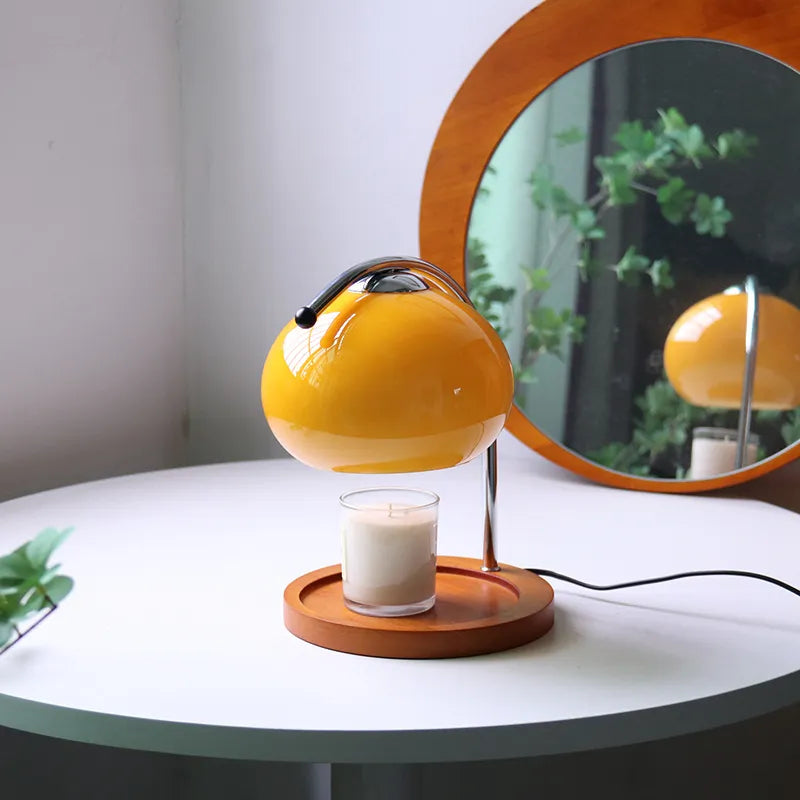 Moderne aromalampe med justerbar glød. Stemningslys for avslapning og elegant duftlampe til hjemmet.