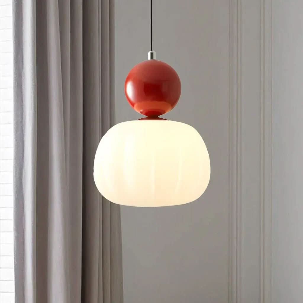 Elegant art deco taklampe, perfekt for stue og generell belysning i hjemmet.
