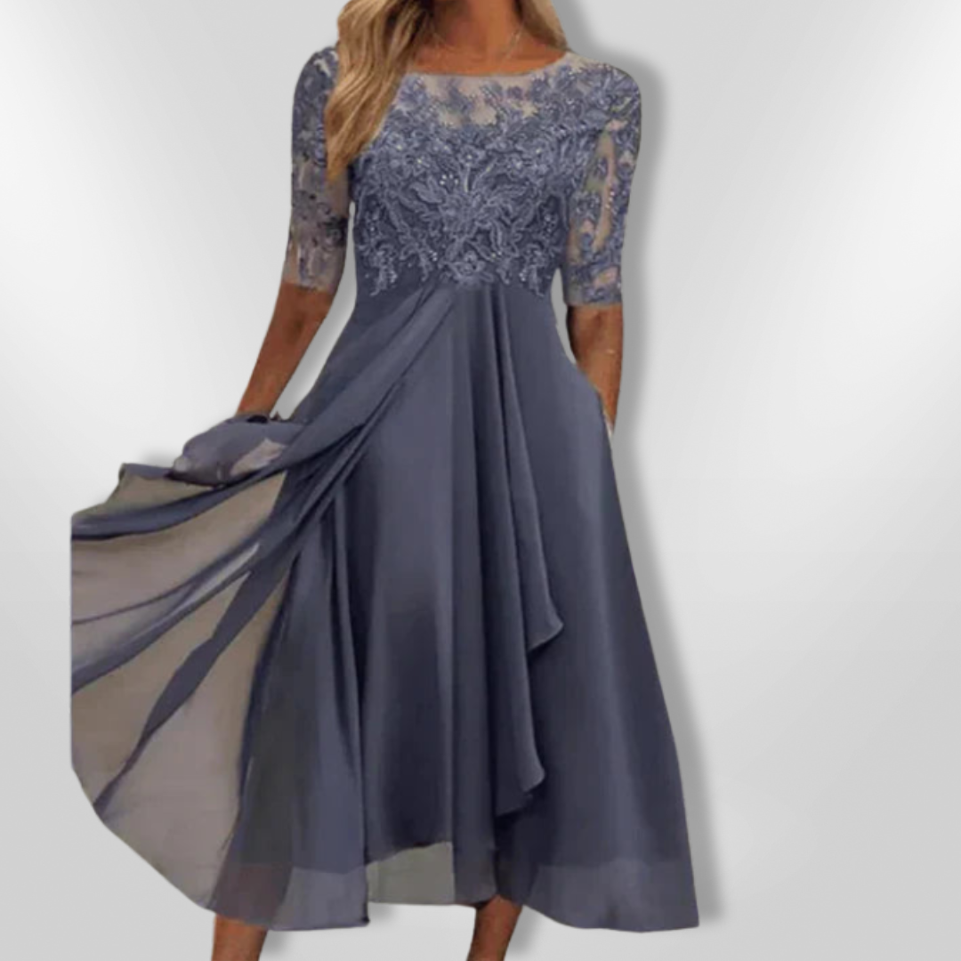 Luksuriøs asymmetrisk blonderkjole, elegant og komfortabel. Perfekt damekjole til fest, bryllup og selskap.