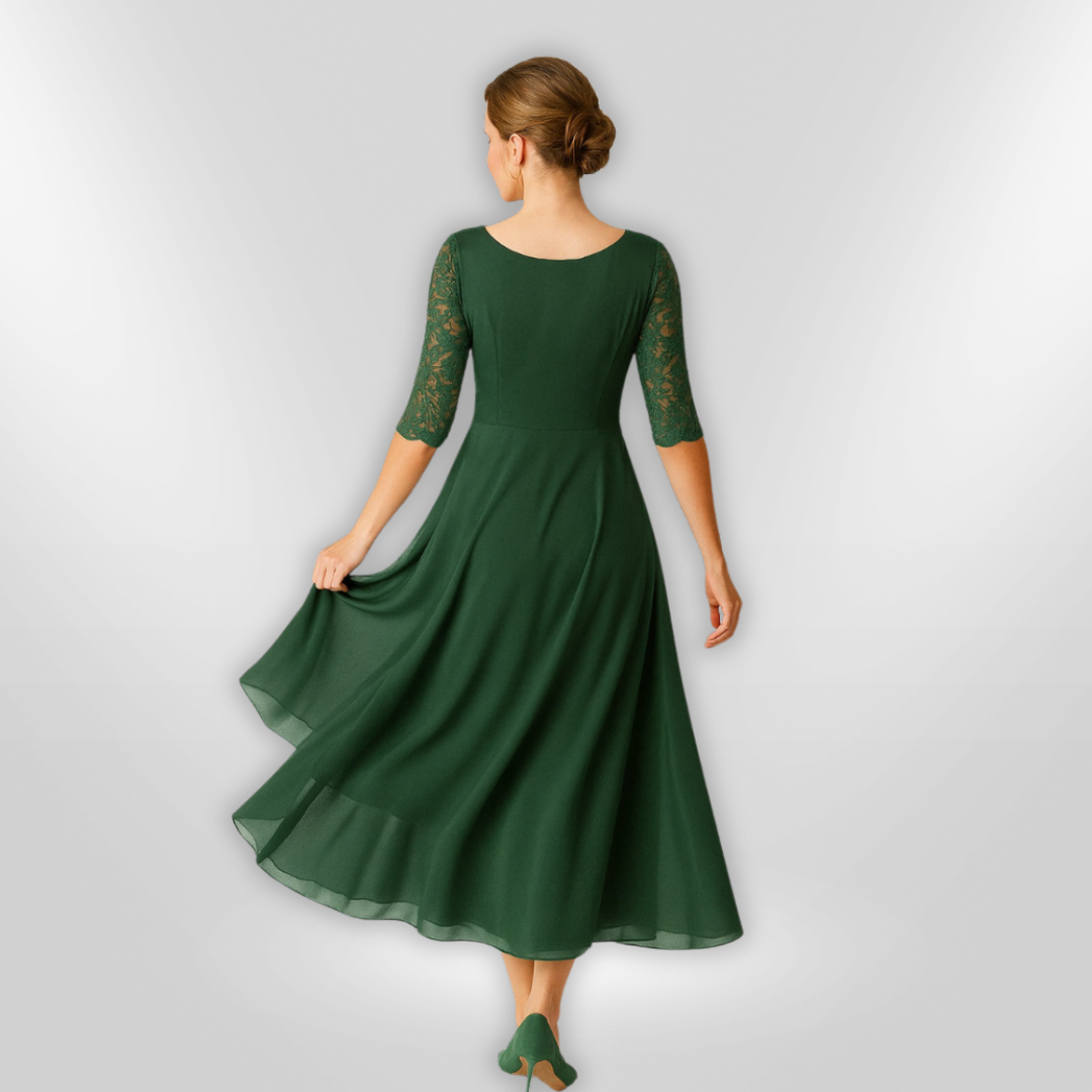 Vakker asymmetrisk blonderkjole for dame. Ideell som elegant selskapskjole, sommerkjole eller kveldsantrekk.