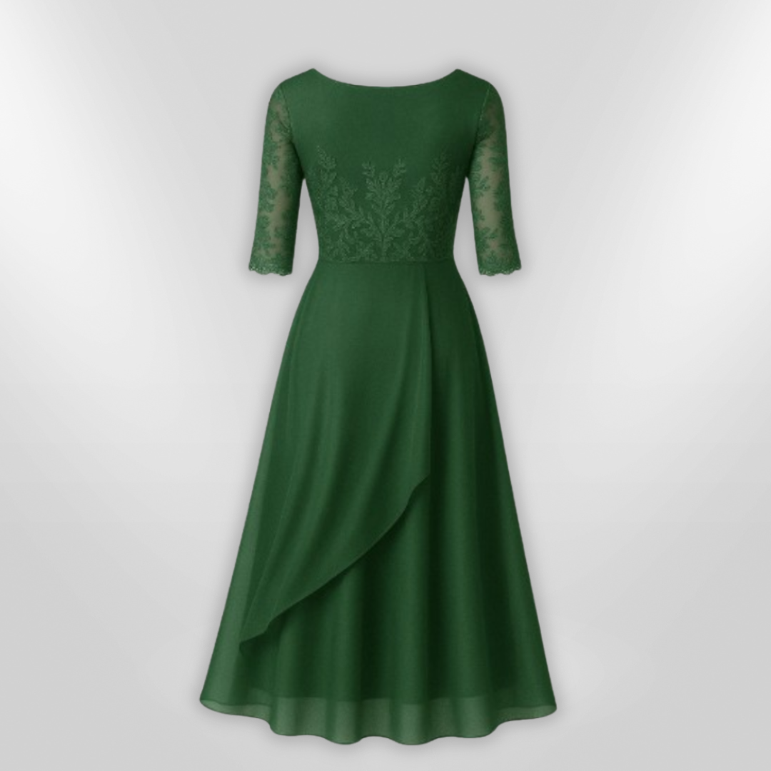 Kvinners elegante asymmetriske blonderkjole med unikt snitt. En flott selskapskjole for fest og formelle eventer.